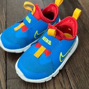 - Nike Flex runner 2 toddler shoes Blue/Red size 6c